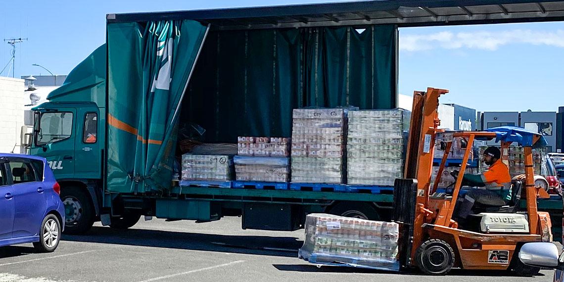 Wattie's delivery of 25k cans to Salvation Army foodbanks